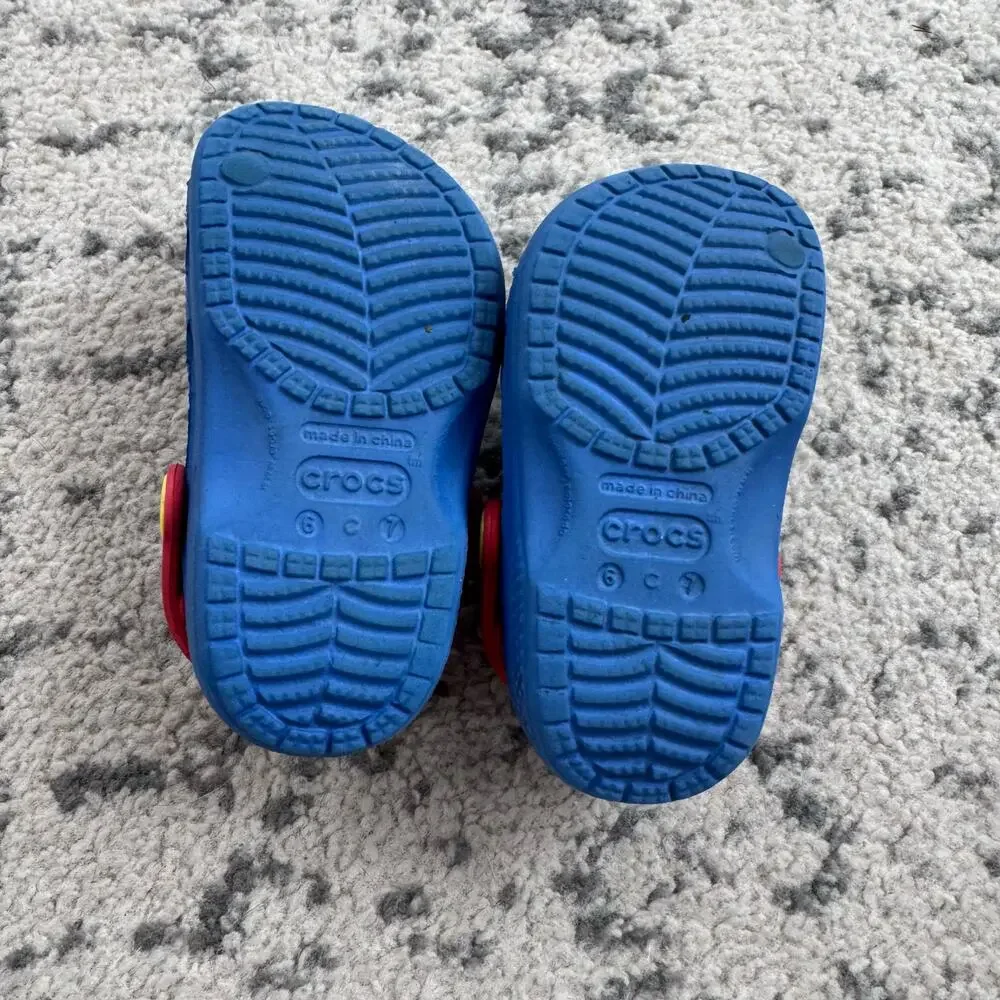 CROCS Kids TM & DC Comics Superhero Clog Shoes Size 6/7